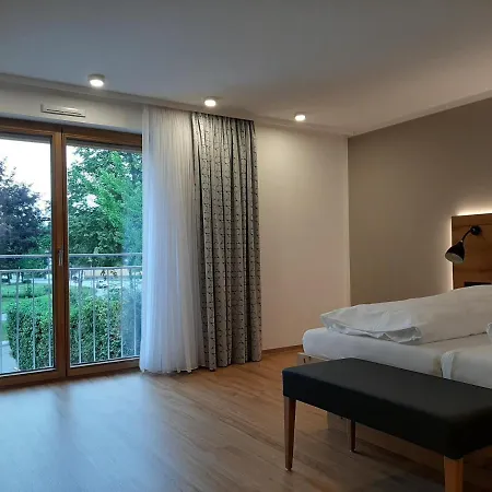 Linde Diersburg Hotel *